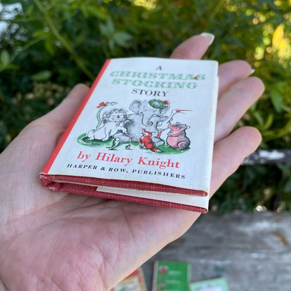 Vintage Christmas Nutshell Library by Hillary Knight 1963 Set of 4 Mini Books - Picture 3 of 10